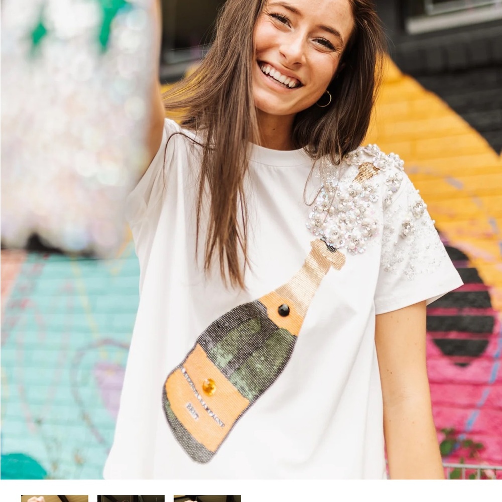 White Popping Champagne Tee Queen Of Sparkles NWOT Never Worn